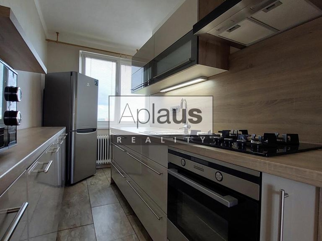 Slunný byt 2+1 s balkonem, Plzeňská ul., České Budějovice